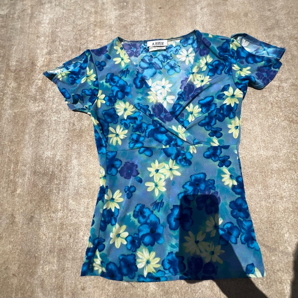 A. Byer Blue and Yellow Fitted Blouse with split sleeves